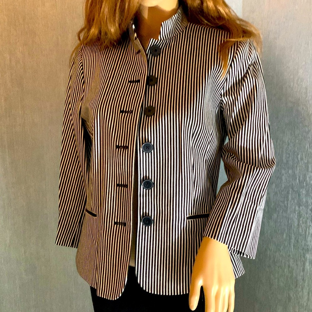 Striking bold black white stripe blazer